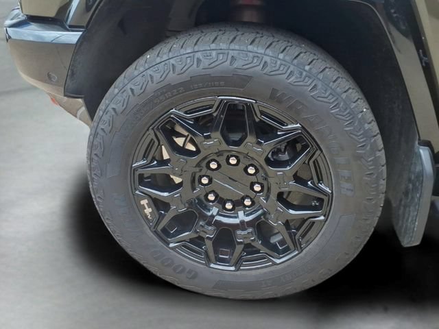 Used 2025 GMC Hummer EV 2X w/ LPO, Sport Package AWD/4WD image 18