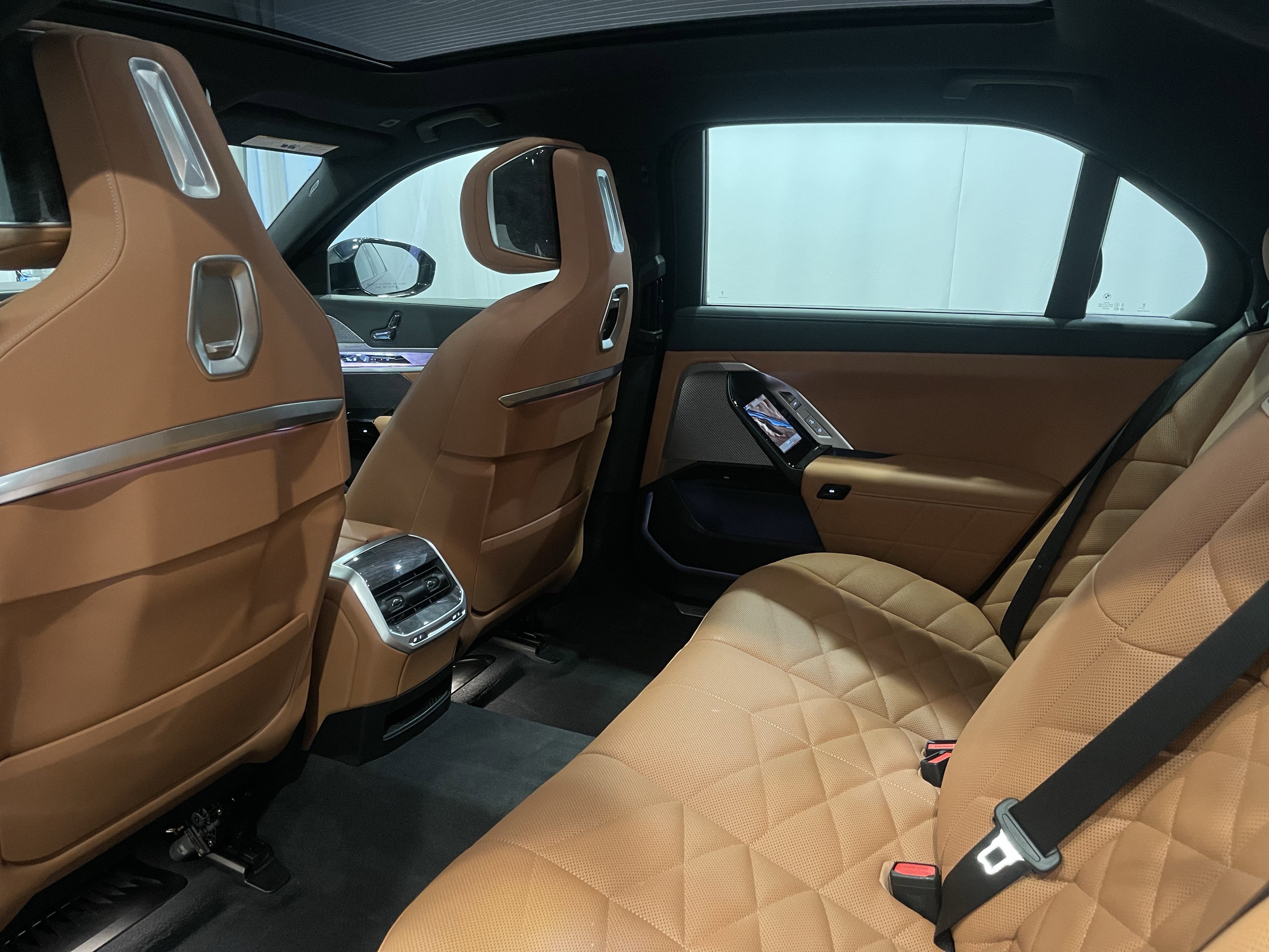 Used 2025 BMW 740i xDrive image 24