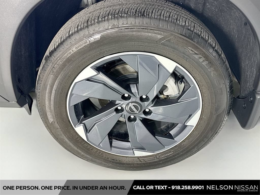 Certified 2026 Nissan Rogue SV FWD image 28