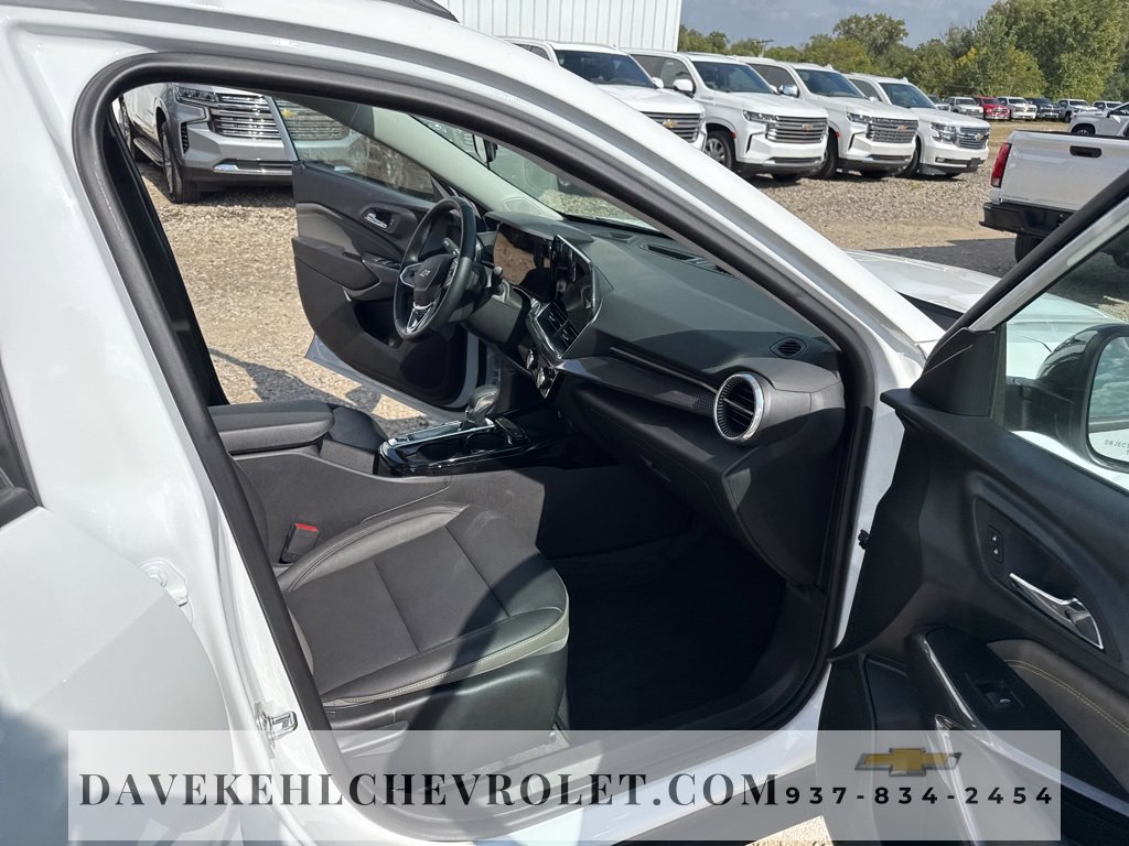 Used 2025 Chevrolet Trax ACTIV w/ Sunroof Package image 24