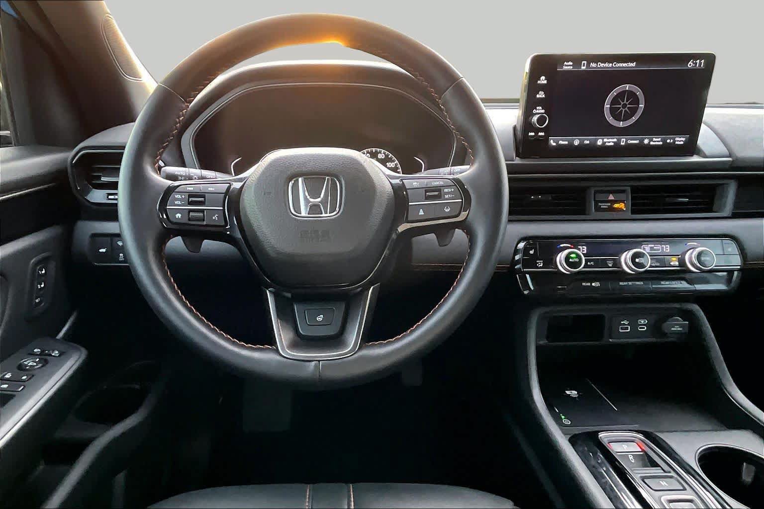 Used 2025 Honda Pilot TrailSport image 5