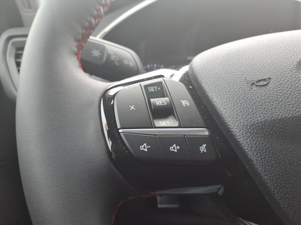 Used 2022 Ford Escape SEL w/ SEL Stealth AWD Package image 16