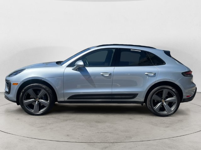 Used 2025 Porsche Macan AWD/4WD image 2