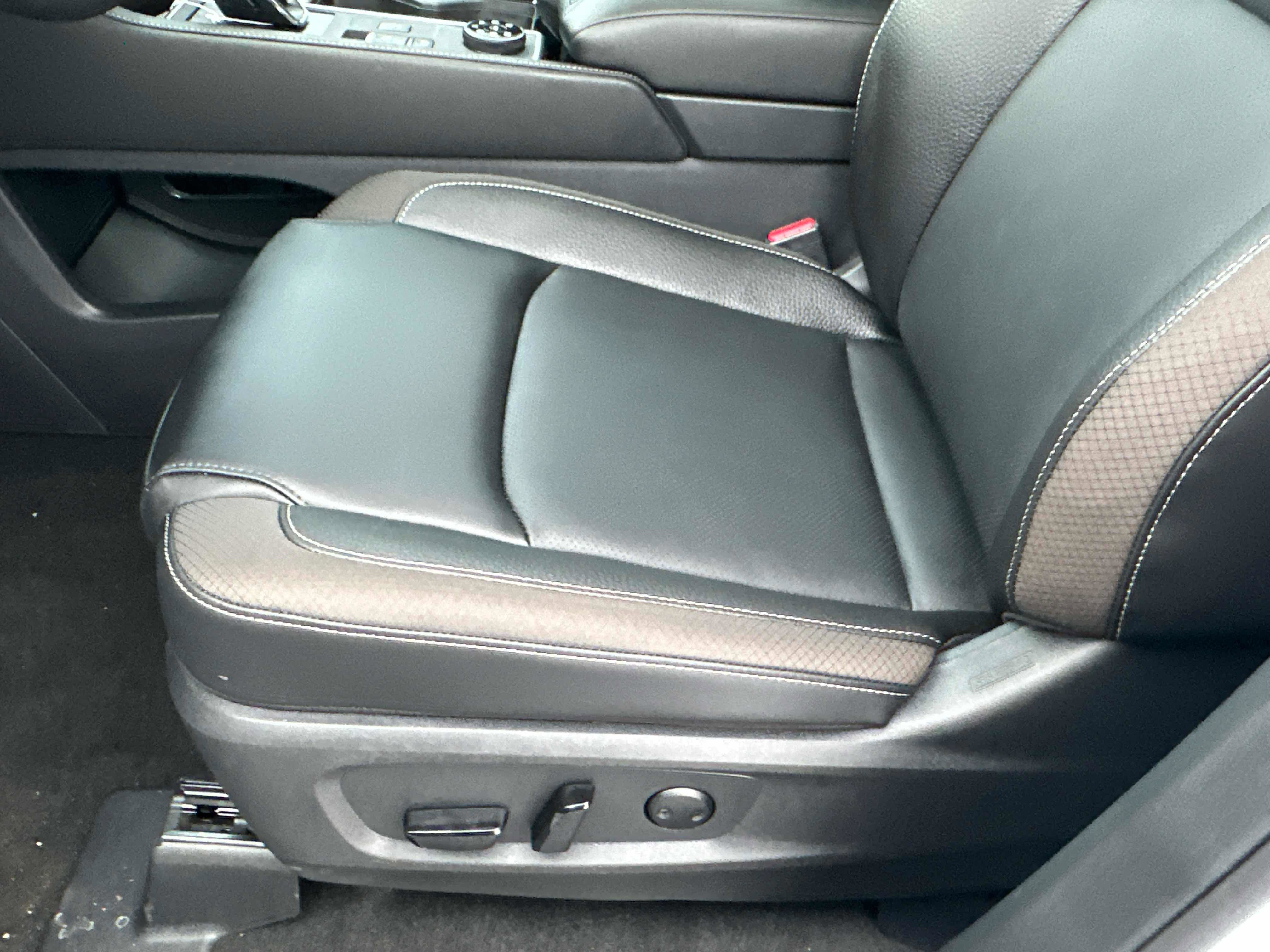 New 2026 Nissan Pathfinder SL w/ SL Premium Package image 25