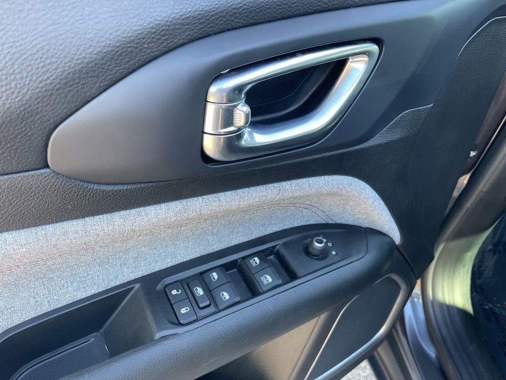 Used 2022 Jeep Compass Latitude image 6