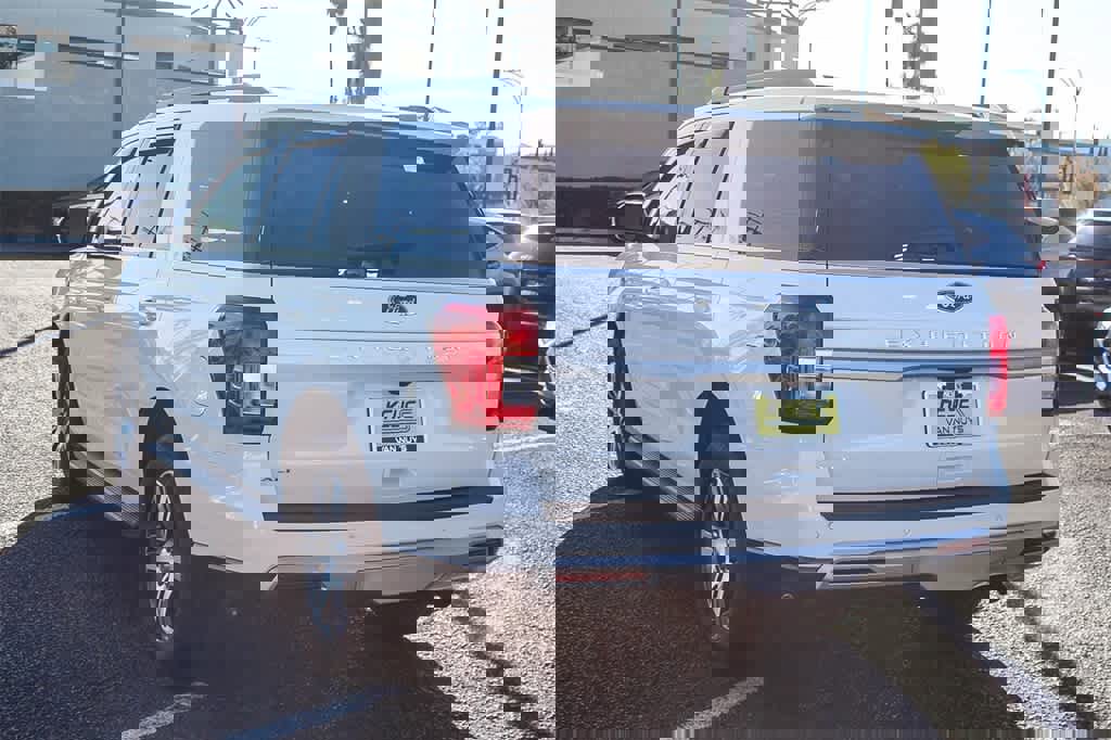 Used 2024 Ford Expedition XLT image 7