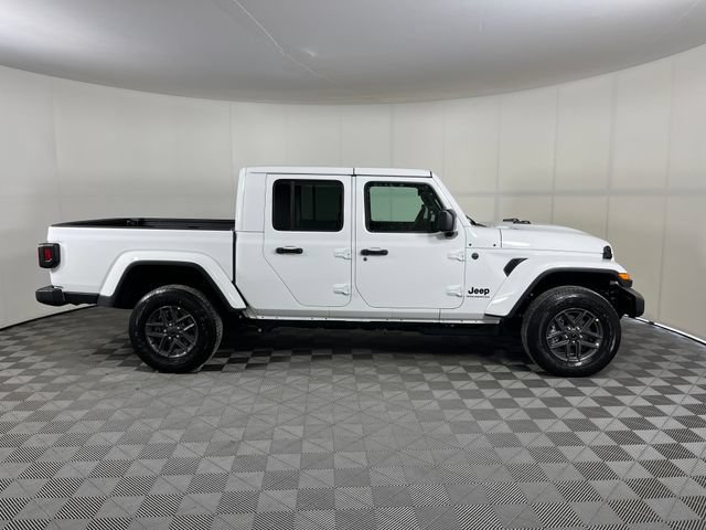 New 2026 Jeep Gladiator Sport AWD/4WD image 4