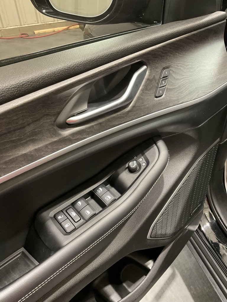 Used 2023 Jeep Grand Cherokee L Limited w/ Luxury Tech Group II image 7