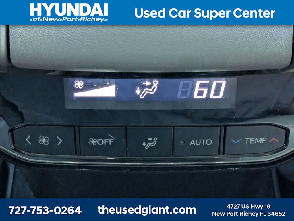 Used 2021 Toyota Highlander XLE AWD/4WD image 20