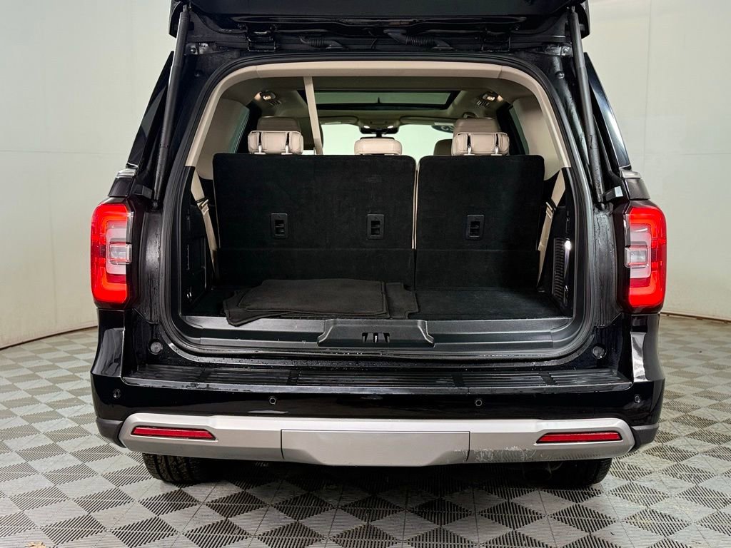 Used 2023 Ford Expedition Limited image 6
