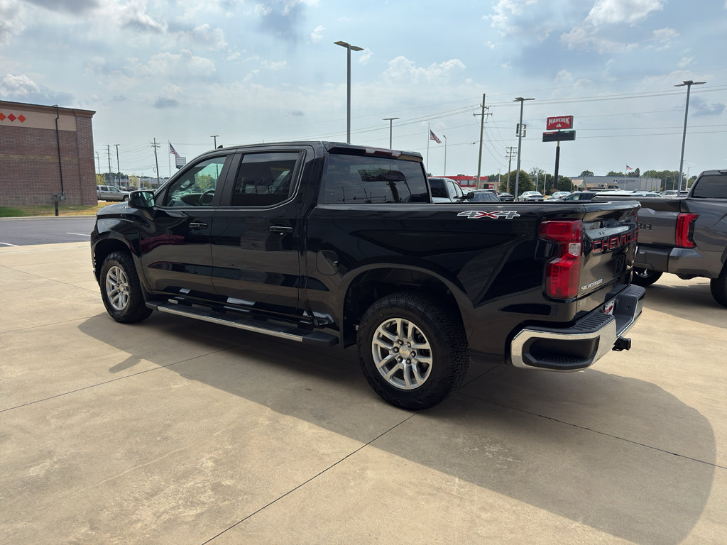 Used 2022 Chevrolet Silverado 1500 LT AWD/4WD image 7