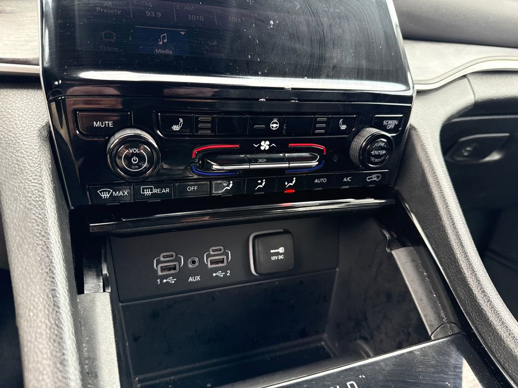 Used 2023 Jeep Grand Cherokee L Limited AWD/4WD image 22