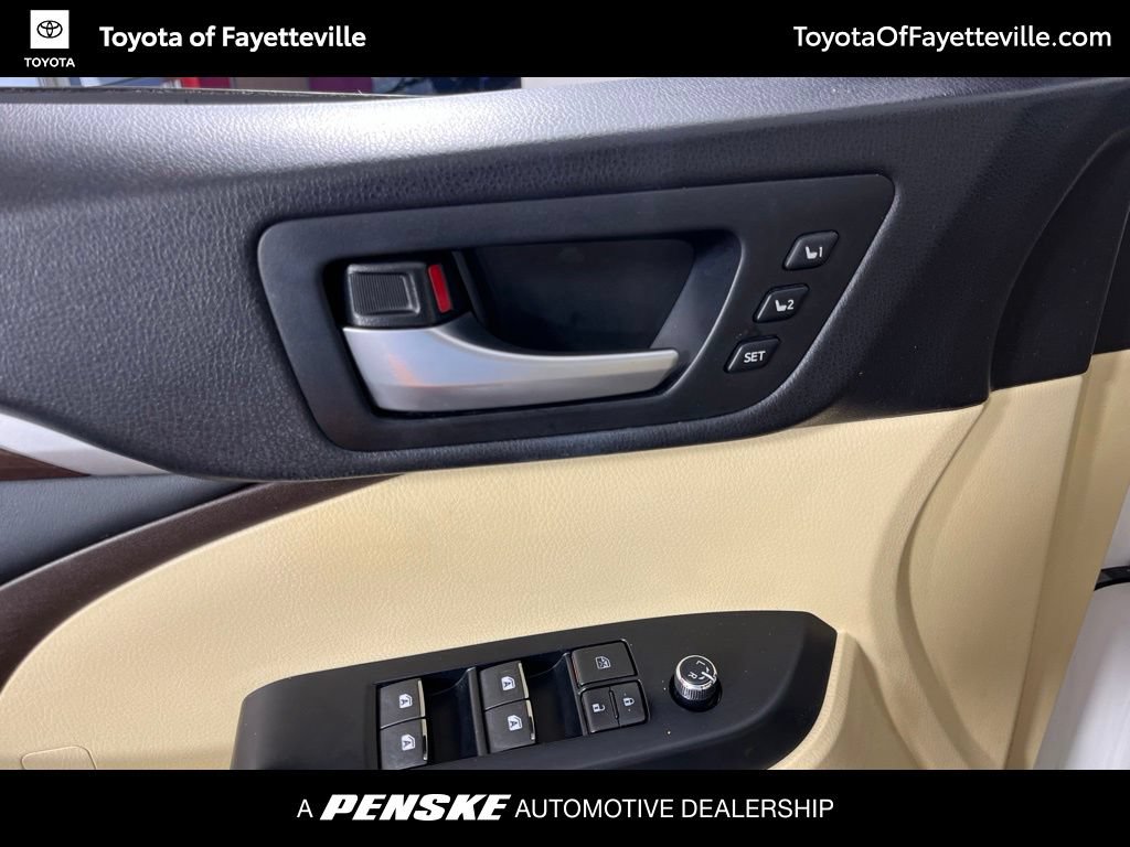 Used 2015 Toyota Highlander Limited FWD image 25