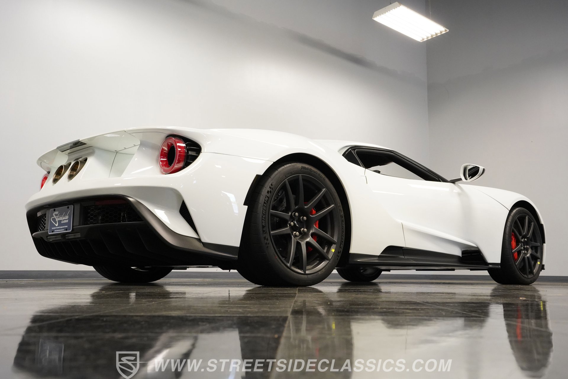 Used 2017 Ford GT RWD image 30
