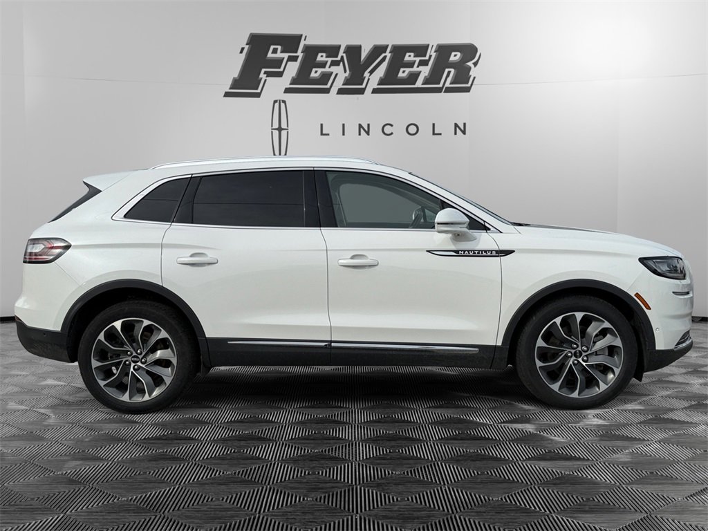 Used 2022 Lincoln Nautilus Reserve w/ Equipment Group 201A image 6