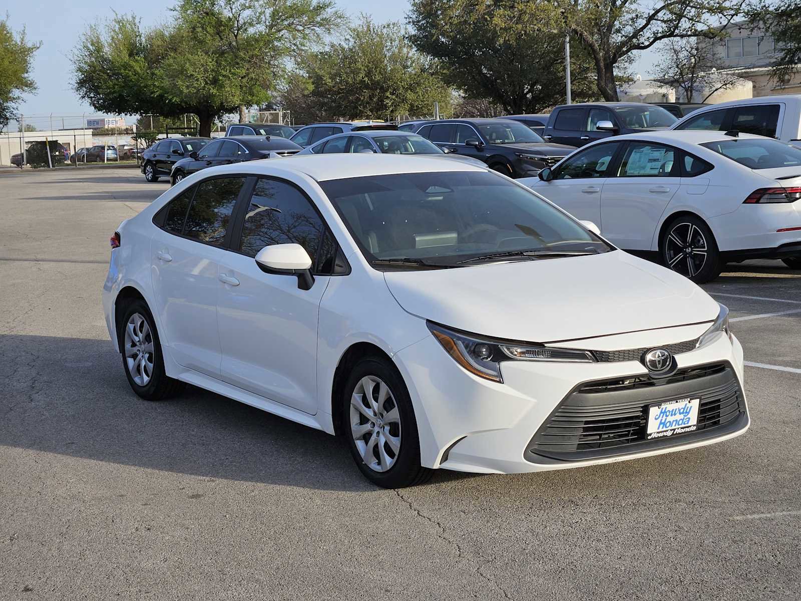 Used 2023 Toyota Corolla LE image 3