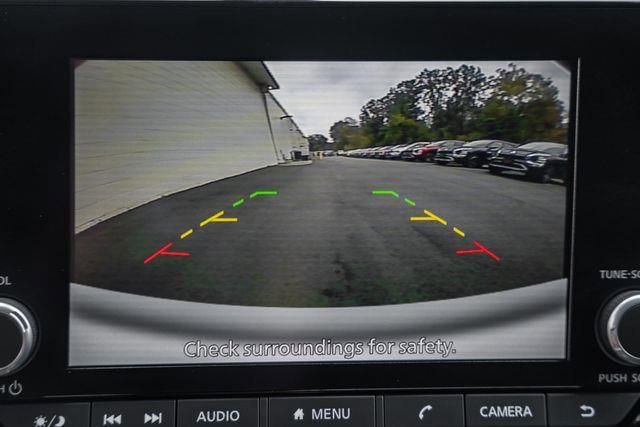 Used 2024 Nissan Pathfinder SV image 3