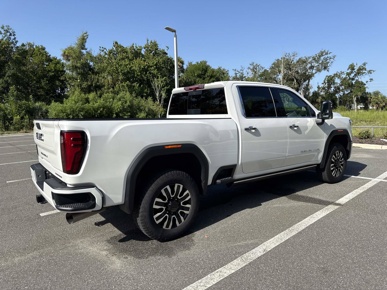 Used 2025 GMC Sierra 2500 Denali Ultimate AWD/4WD image 4