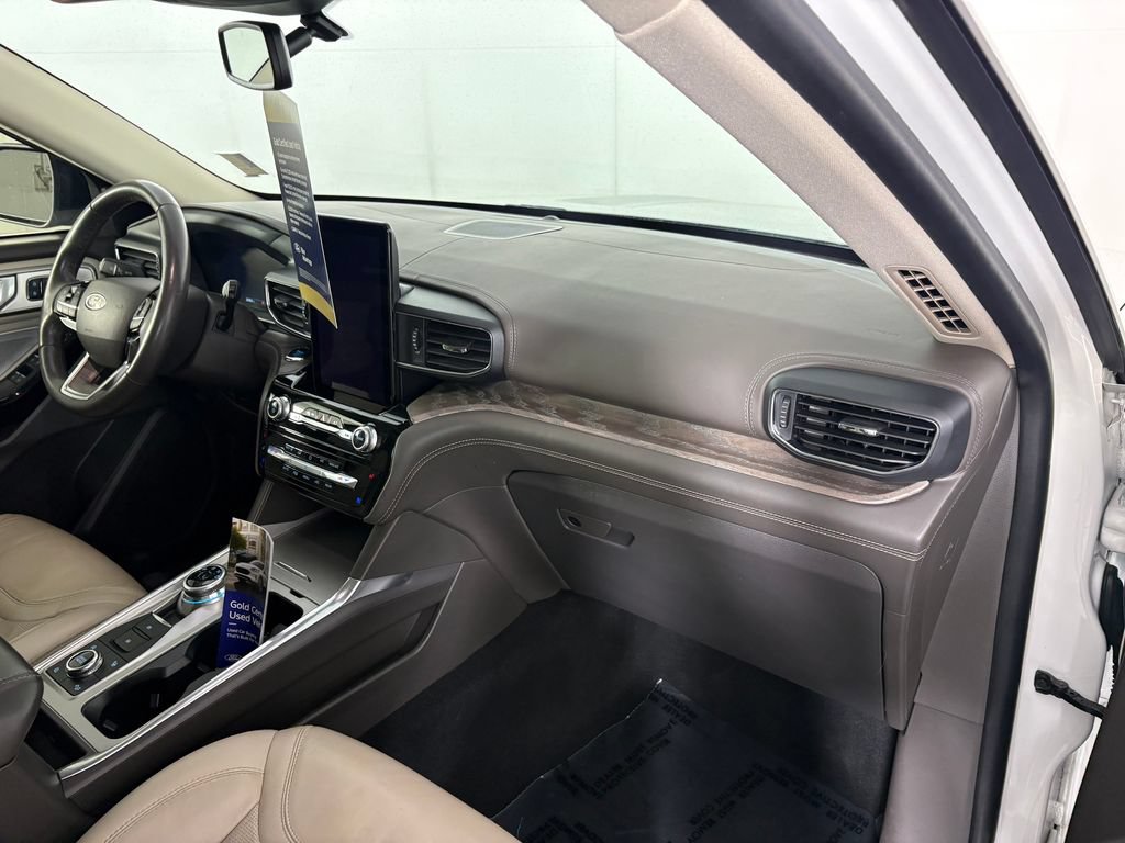Certified 2022 Ford Explorer Platinum w/ Equipment Group 601A AWD/4WD image 40