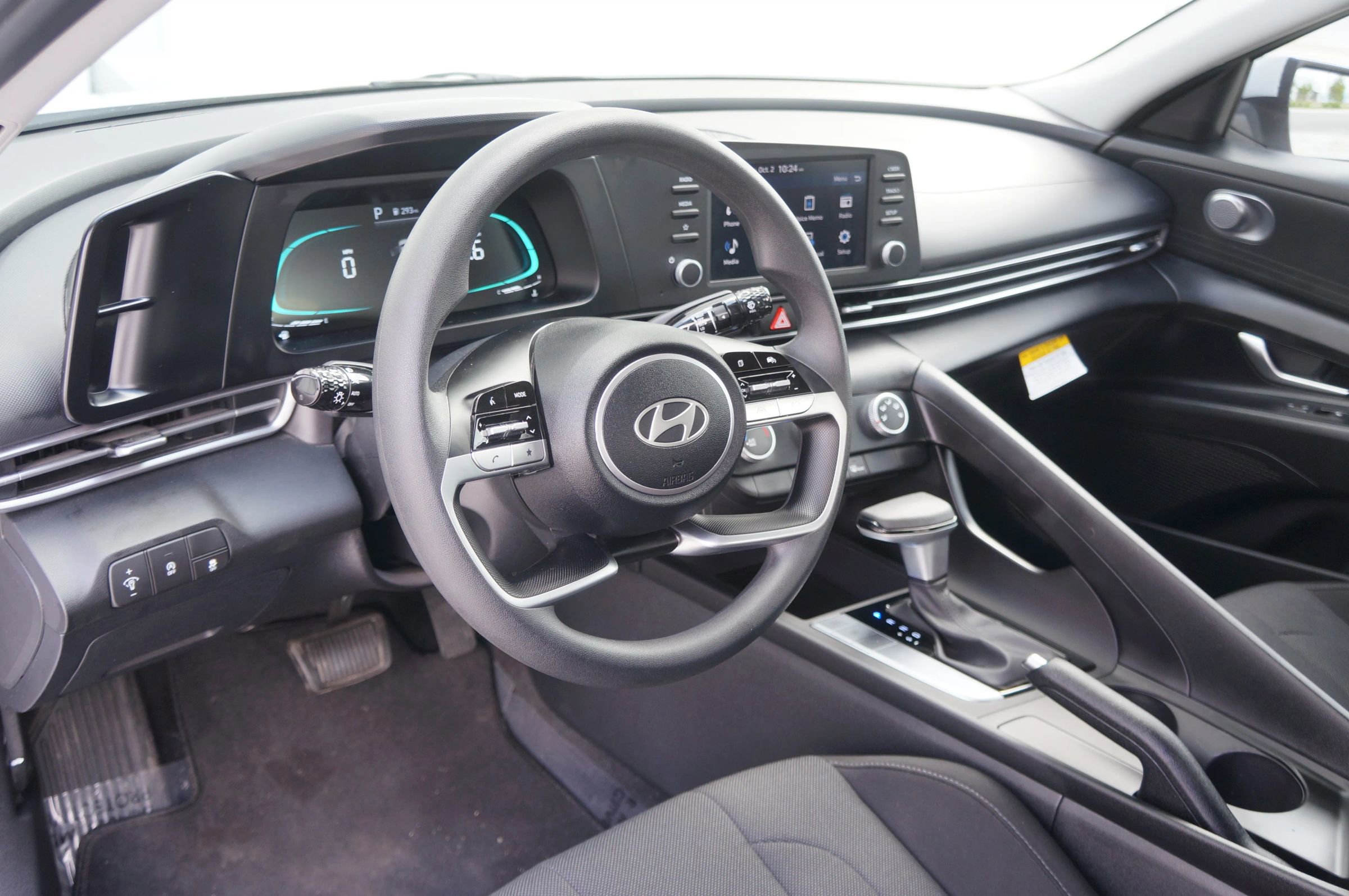 Used 2024 Hyundai Elantra SE image 25