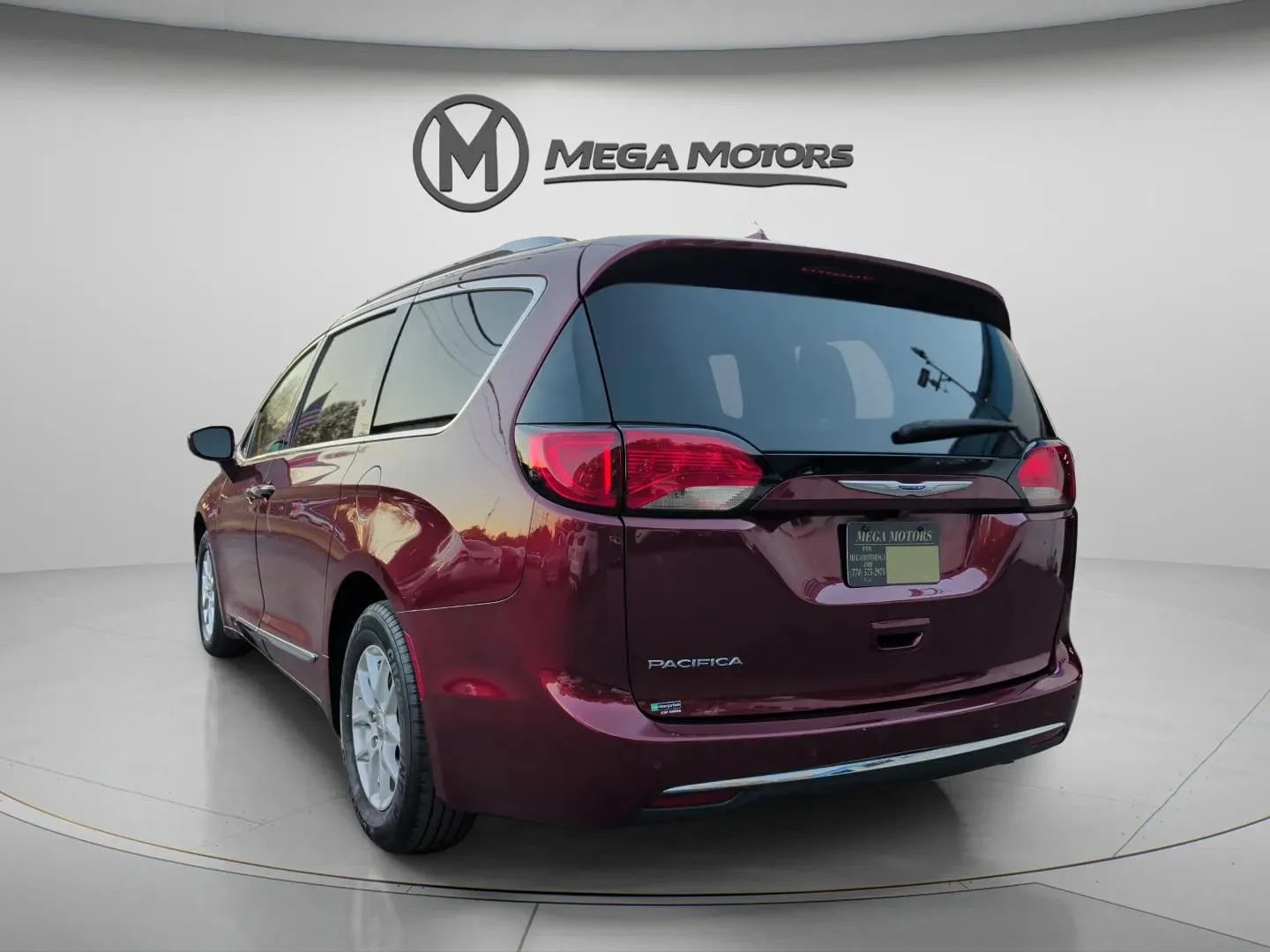Used 2020 Chrysler Pacifica Touring-L FWD image 5