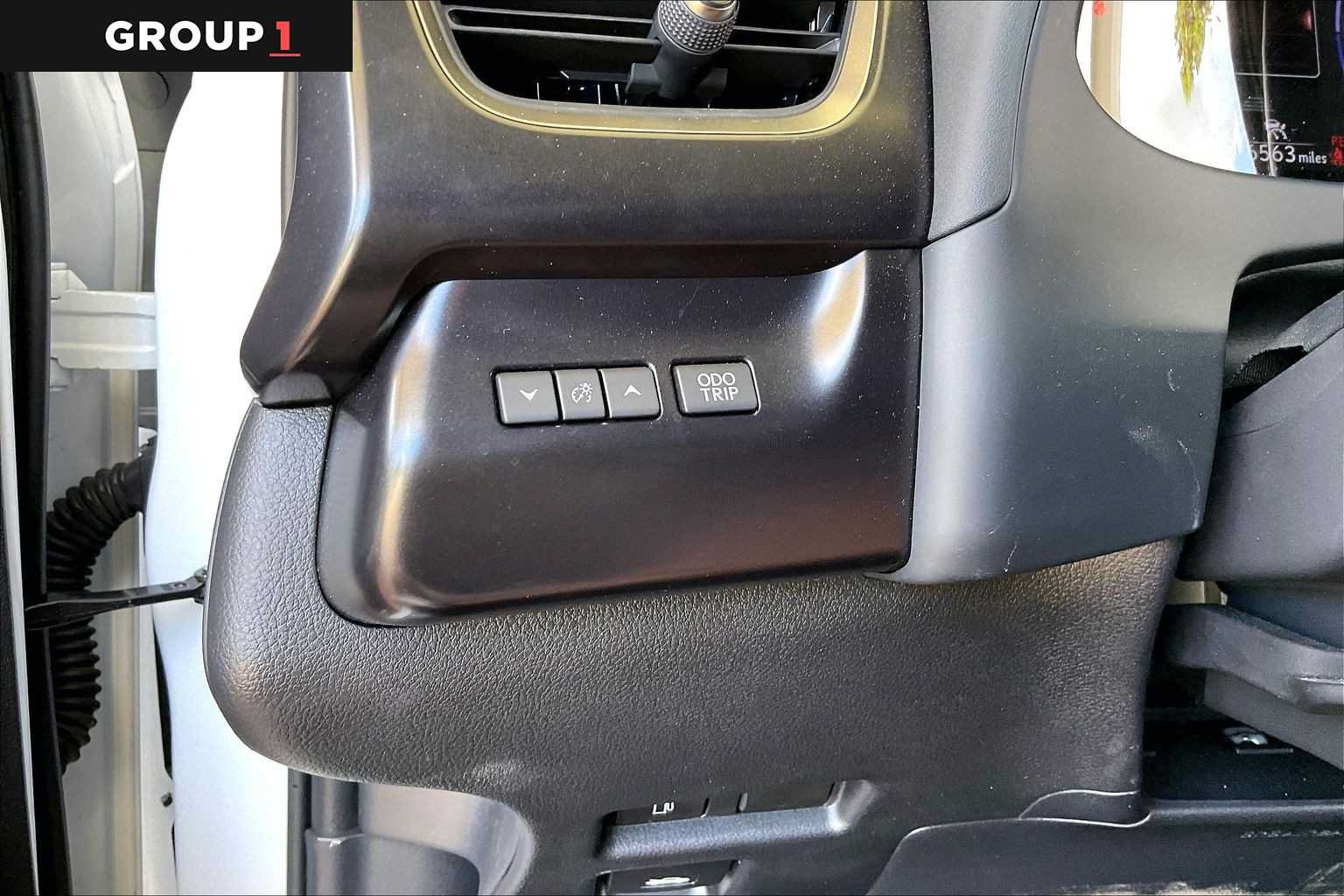 Certified 2026 Lexus UX 300h FWD image 33