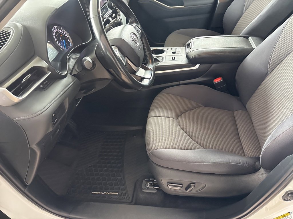Used 2024 Toyota Highlander LE image 7