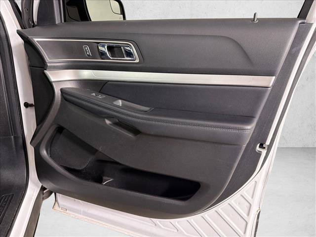 Used 2017 Ford Explorer XLT FWD image 14