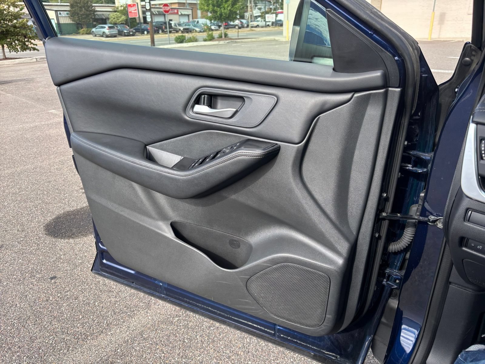 Used 2025 Nissan Rogue SV AWD/4WD image 18
