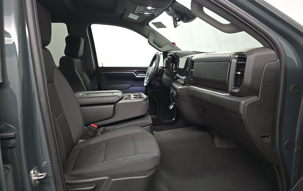 Used 2025 Chevrolet Silverado 1500 LT AWD/4WD image 5