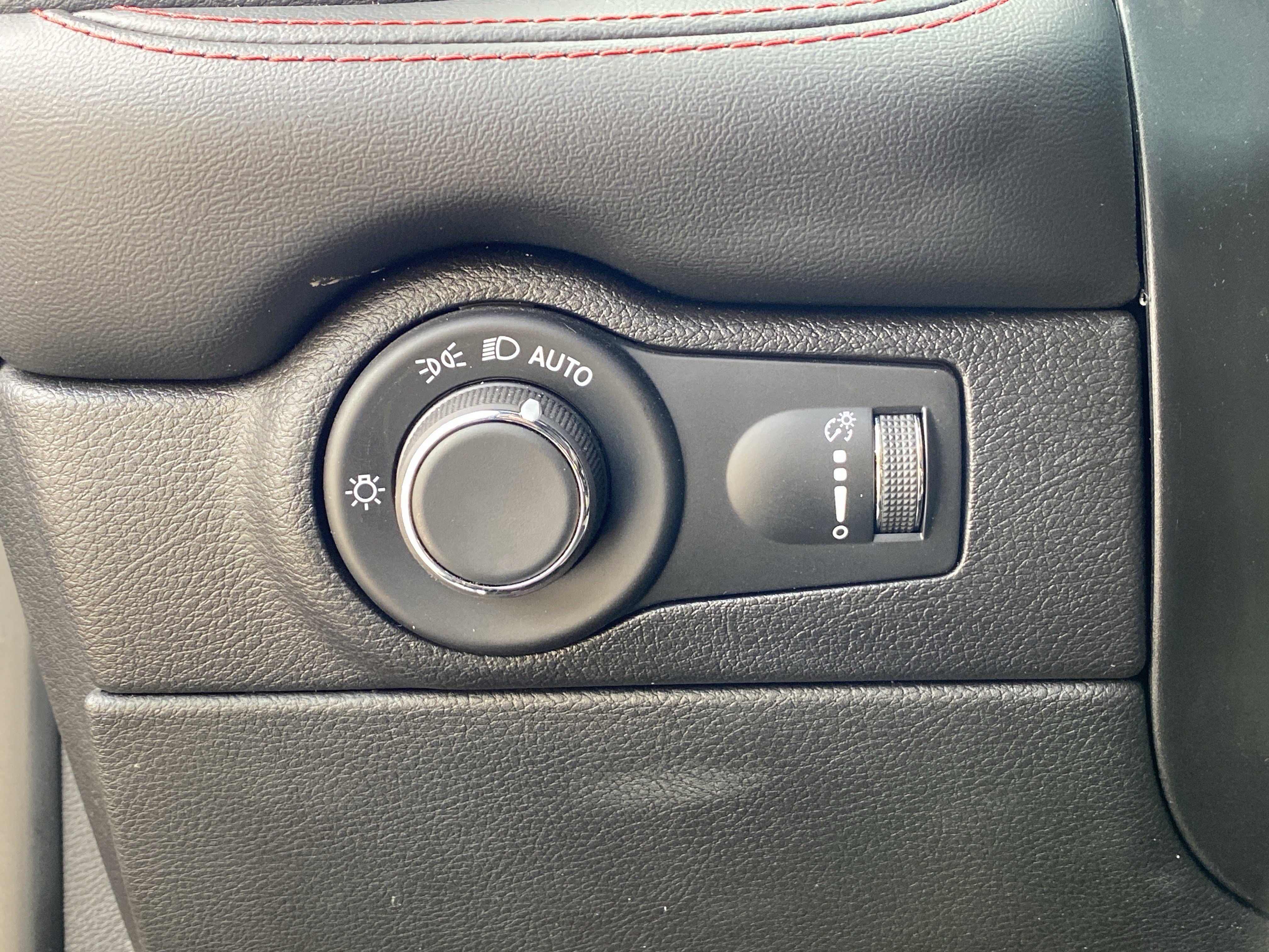 Used 2025 Dodge Durango R/T AWD/4WD image 31