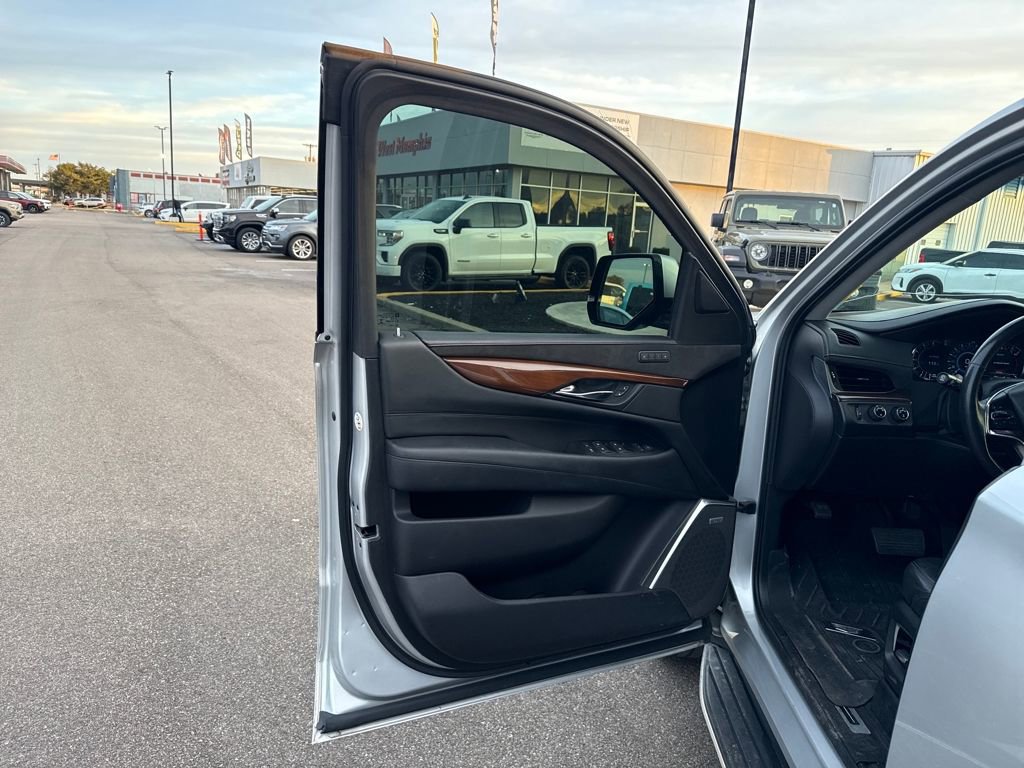 Used 2019 Cadillac Escalade 4WD image 13