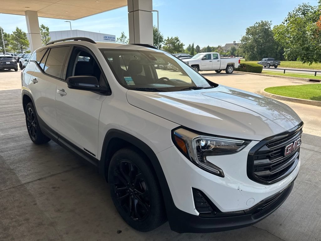 Used 2020 GMC Terrain SLE w/ Driver Convenience Package FWD image 3