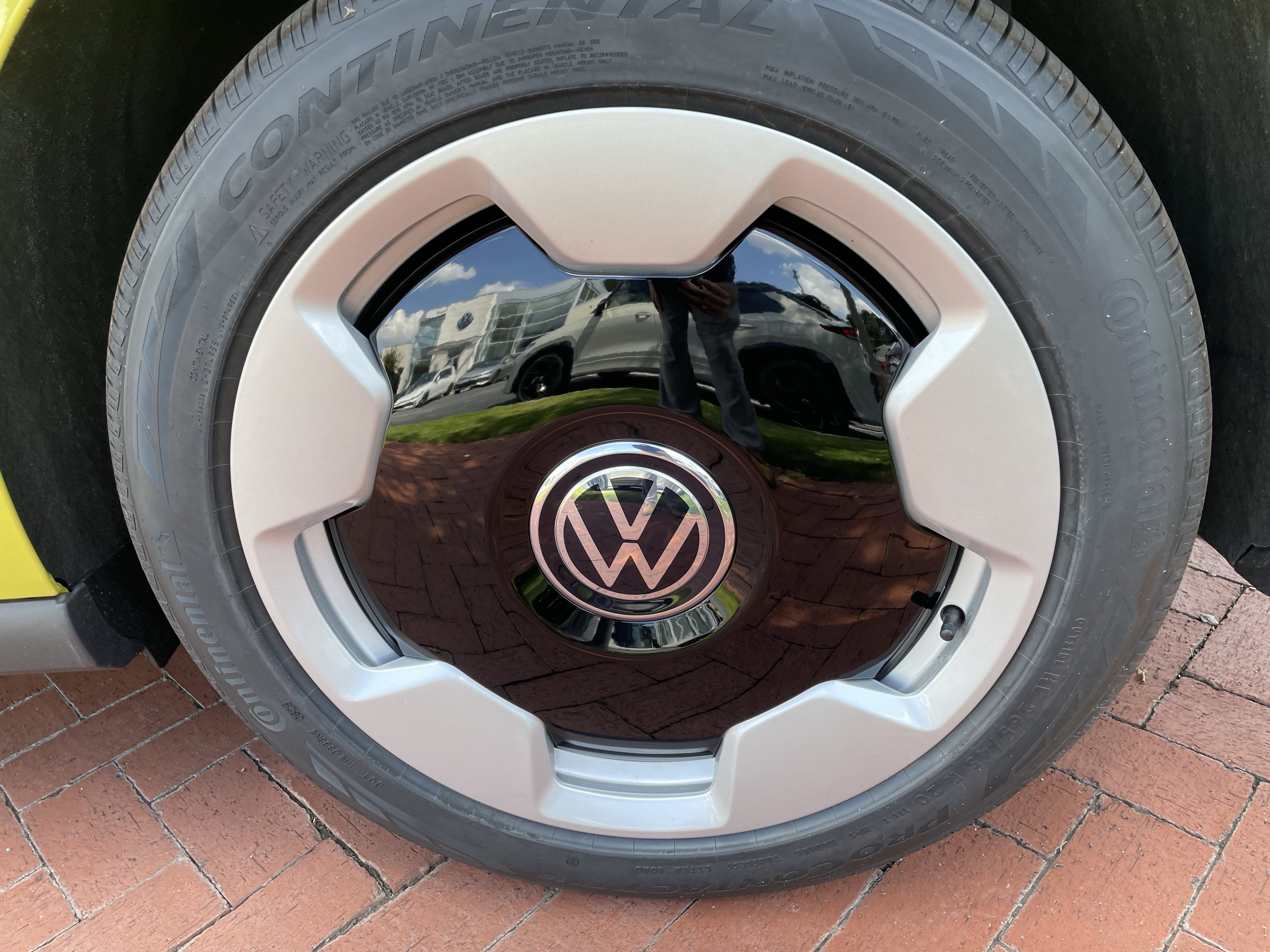 New 2025 Volkswagen ID. Buzz Pro S Plus image 8