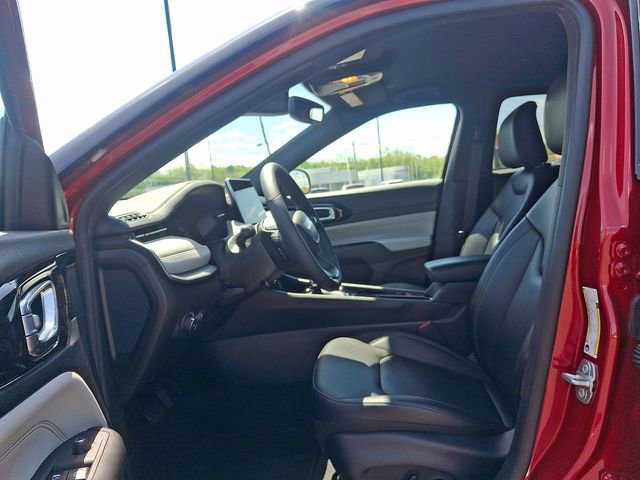 Used 2025 Jeep Compass Limited AWD/4WD image 13