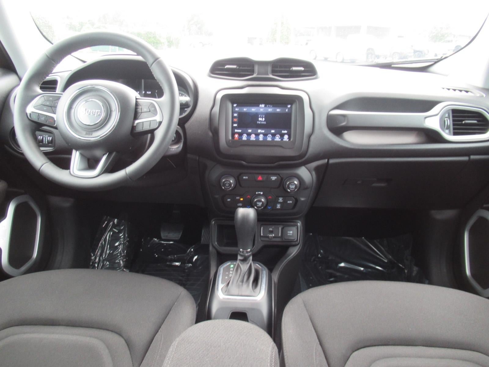 Used 2020 Jeep Renegade Latitude FWD image 12