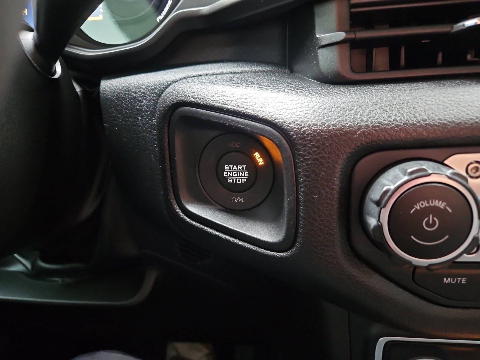 Used 2024 Jeep Wrangler Unlimited AWD/4WD image 19