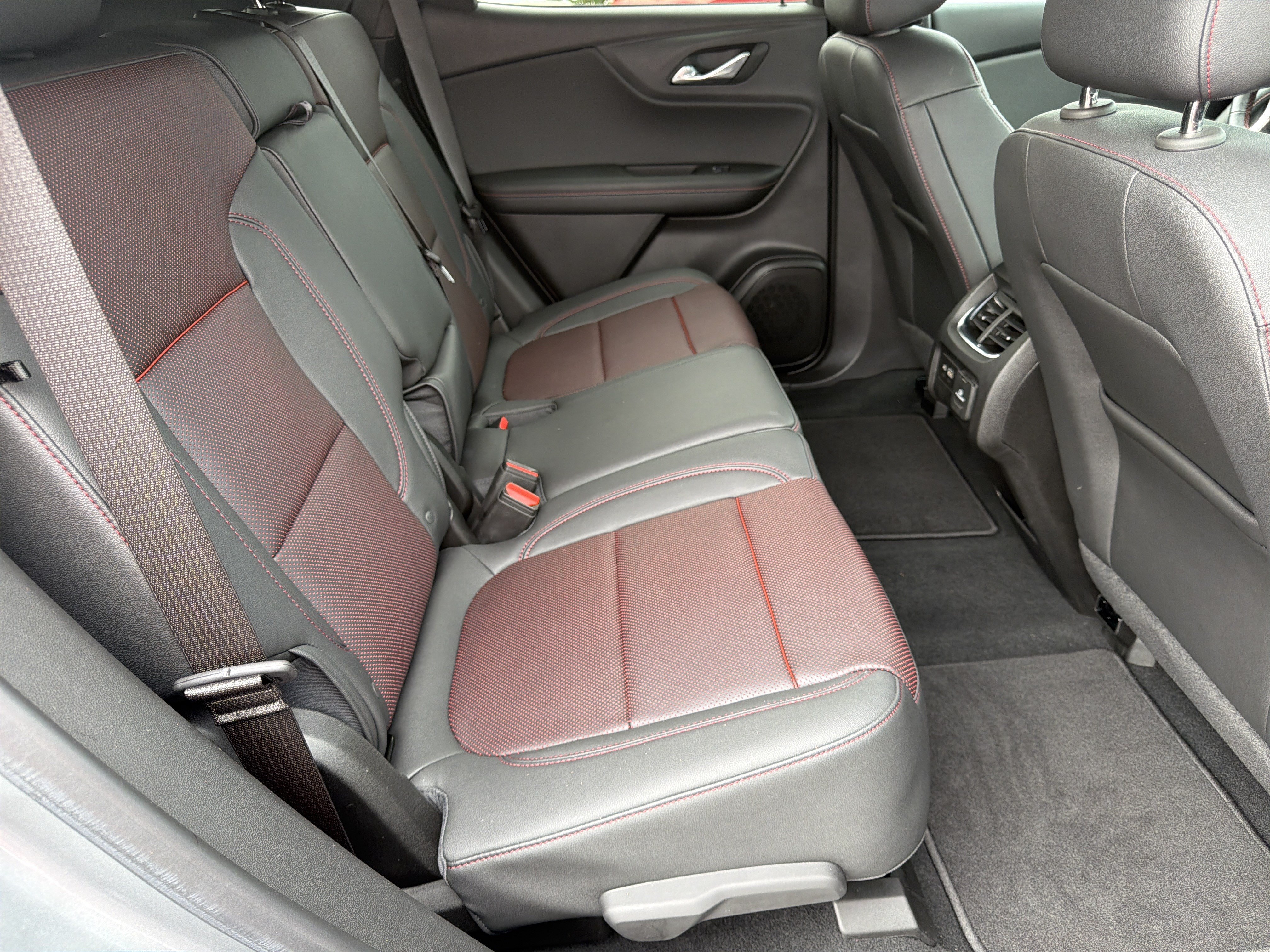 Used 2025 Chevrolet Blazer RS FWD image 18