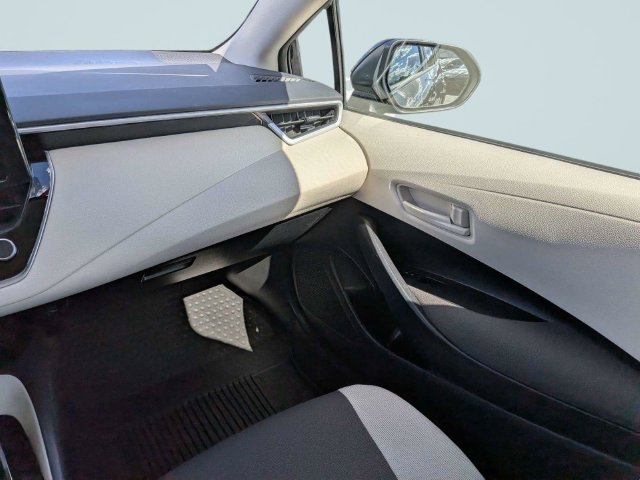 Used 2025 Toyota Corolla LE FWD image 15