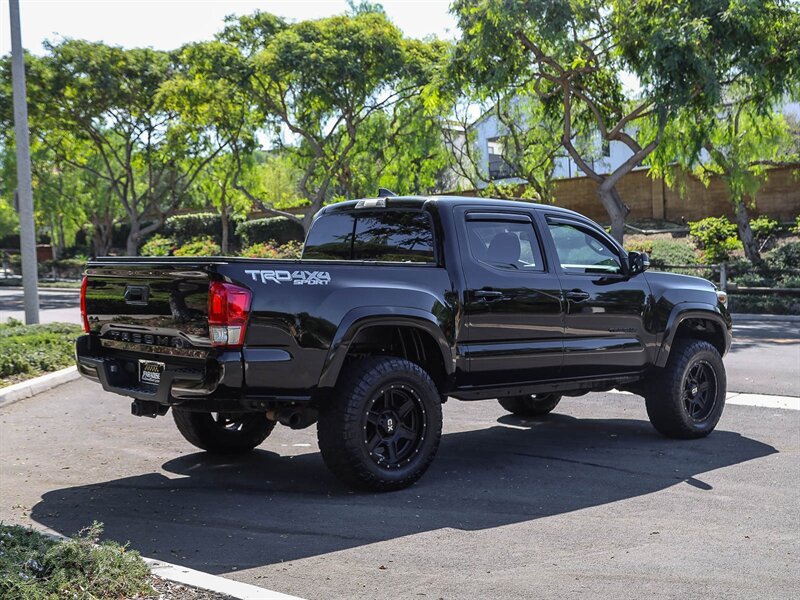 Used 2017 Toyota Tacoma TRD Sport w/ Tow Package (A/T) AWD/4WD image 5