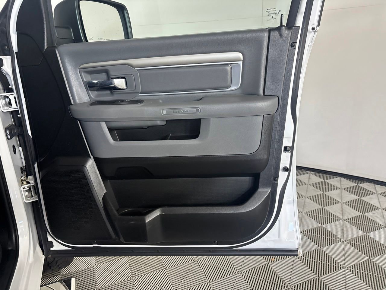 Used 2019 RAM 1500 Classic SLT RWD image 24