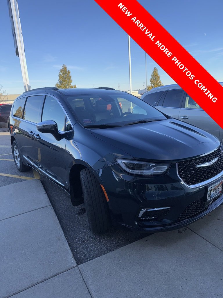 Used 2023 Chrysler Pacifica Limited w/ Trailer Tow Group