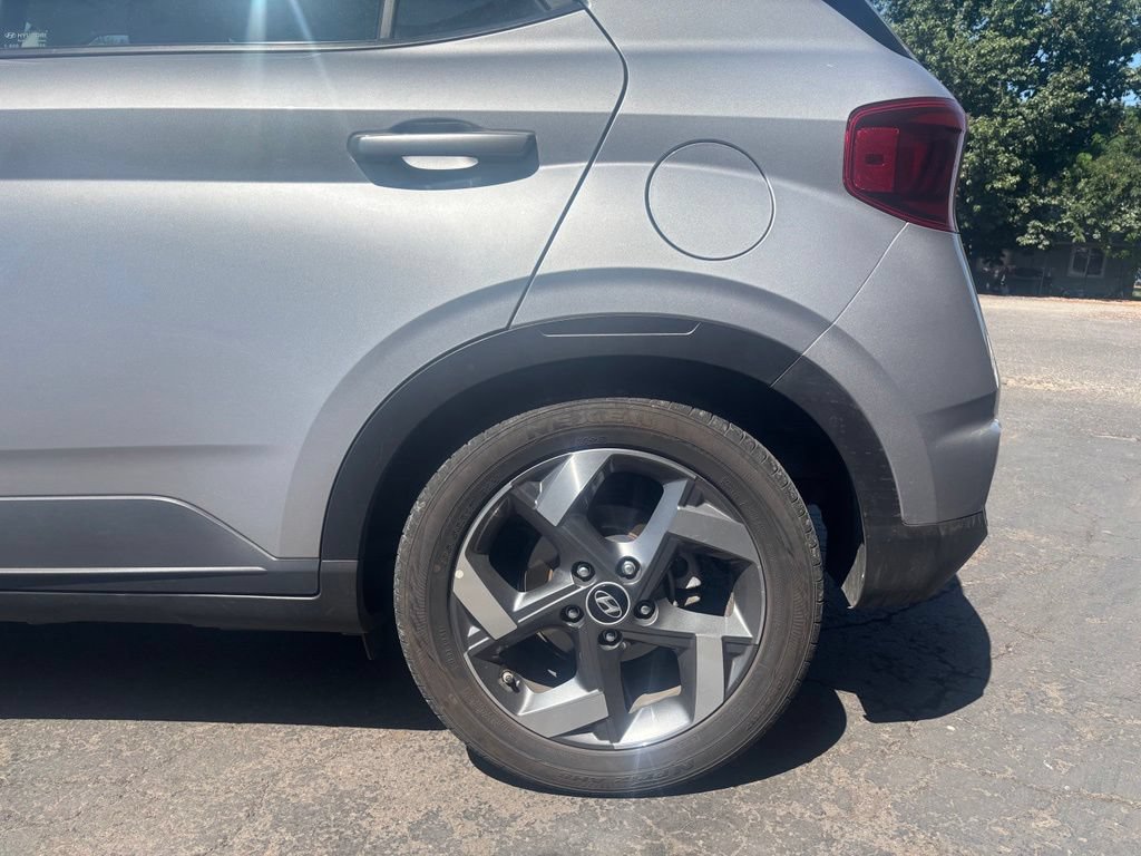 Used 2025 Hyundai Venue SEL FWD image 9