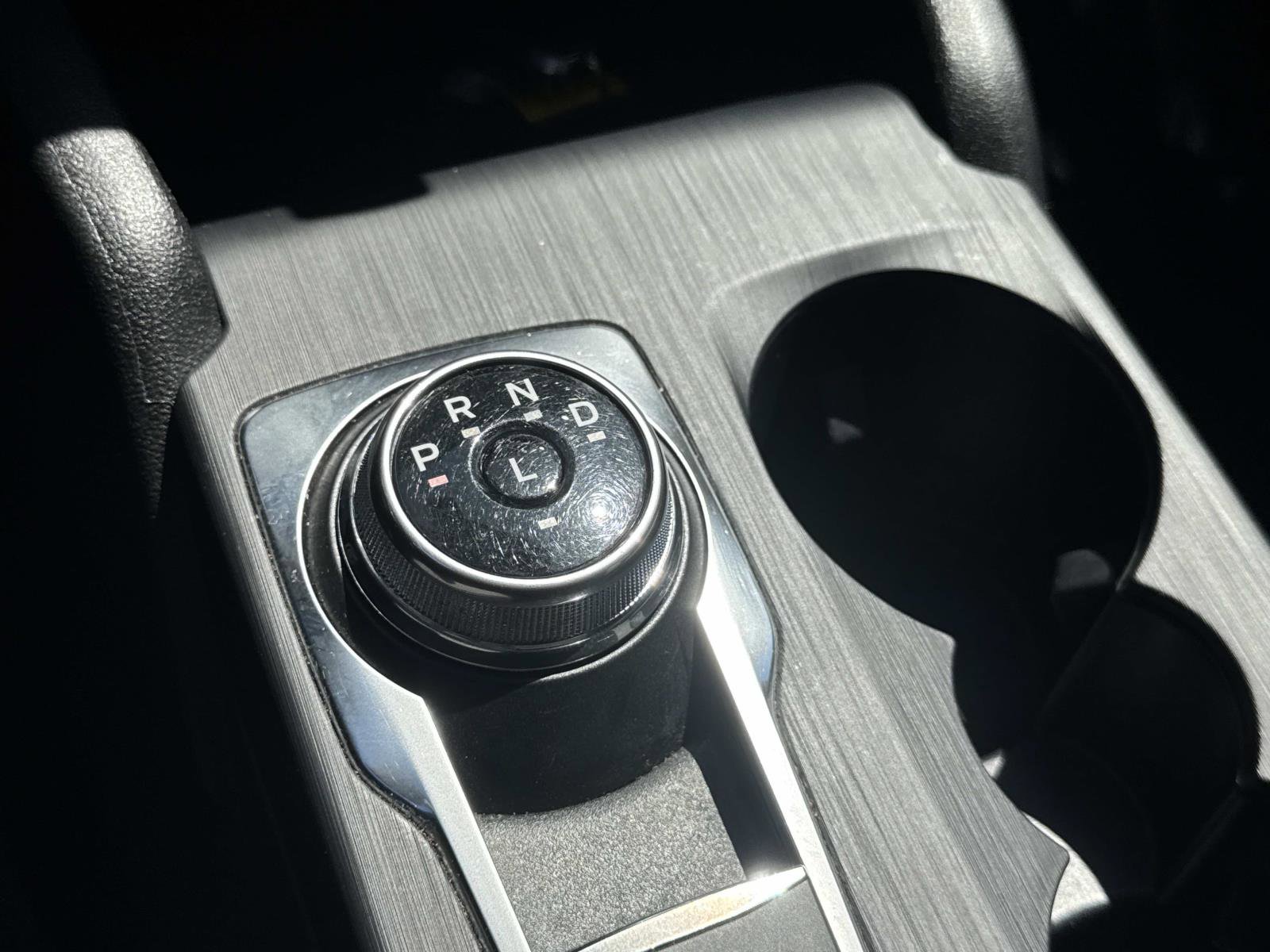 Used 2022 Ford Escape SE w/ SE Sport Appearance Package image 24