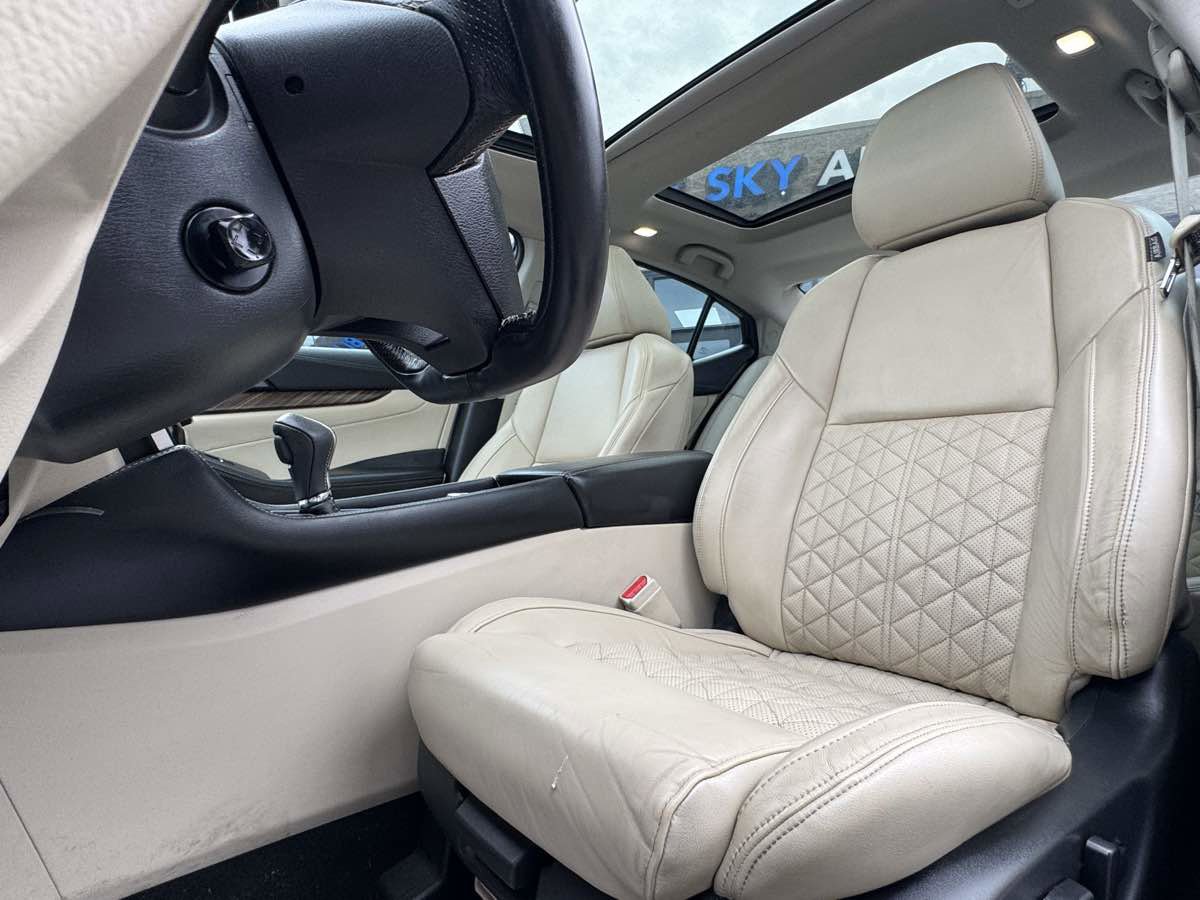 Used 2016 Nissan Maxima Platinum w/ Interior Lighting Package FWD image 24