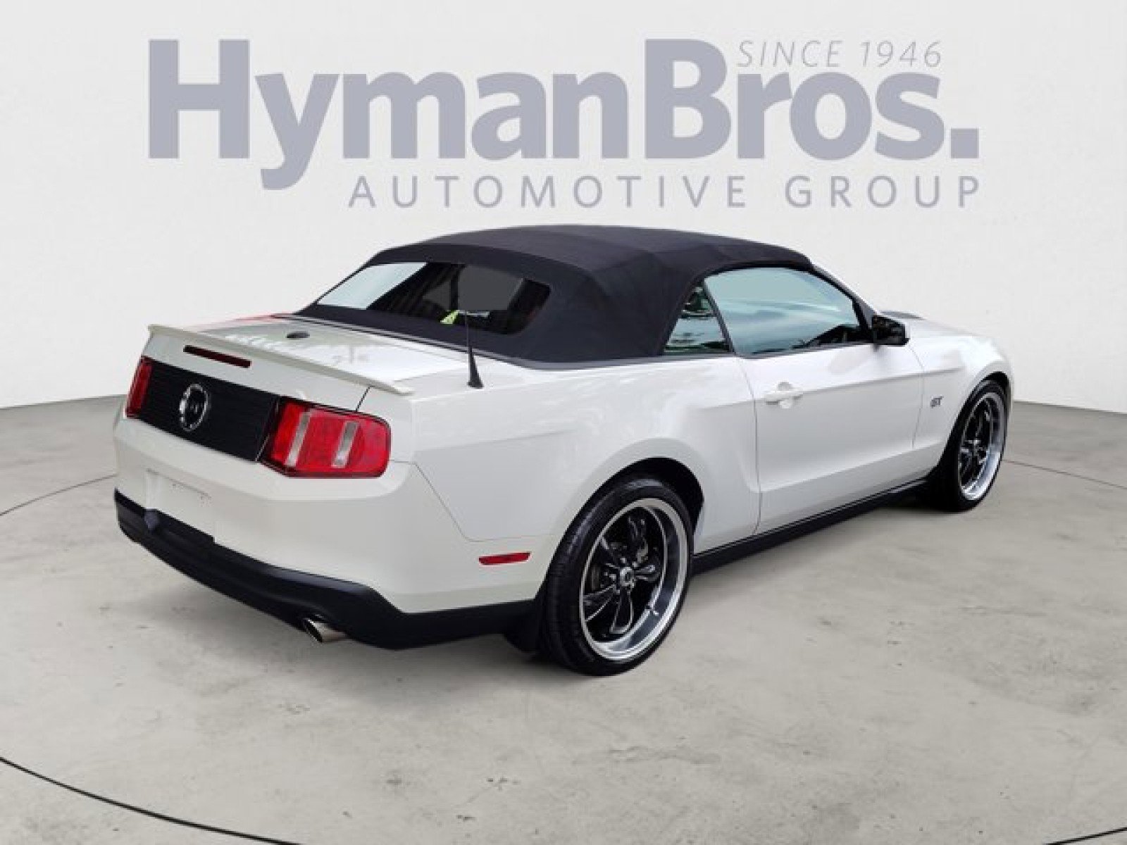 Used 2010 Ford Mustang GT Premium image 3