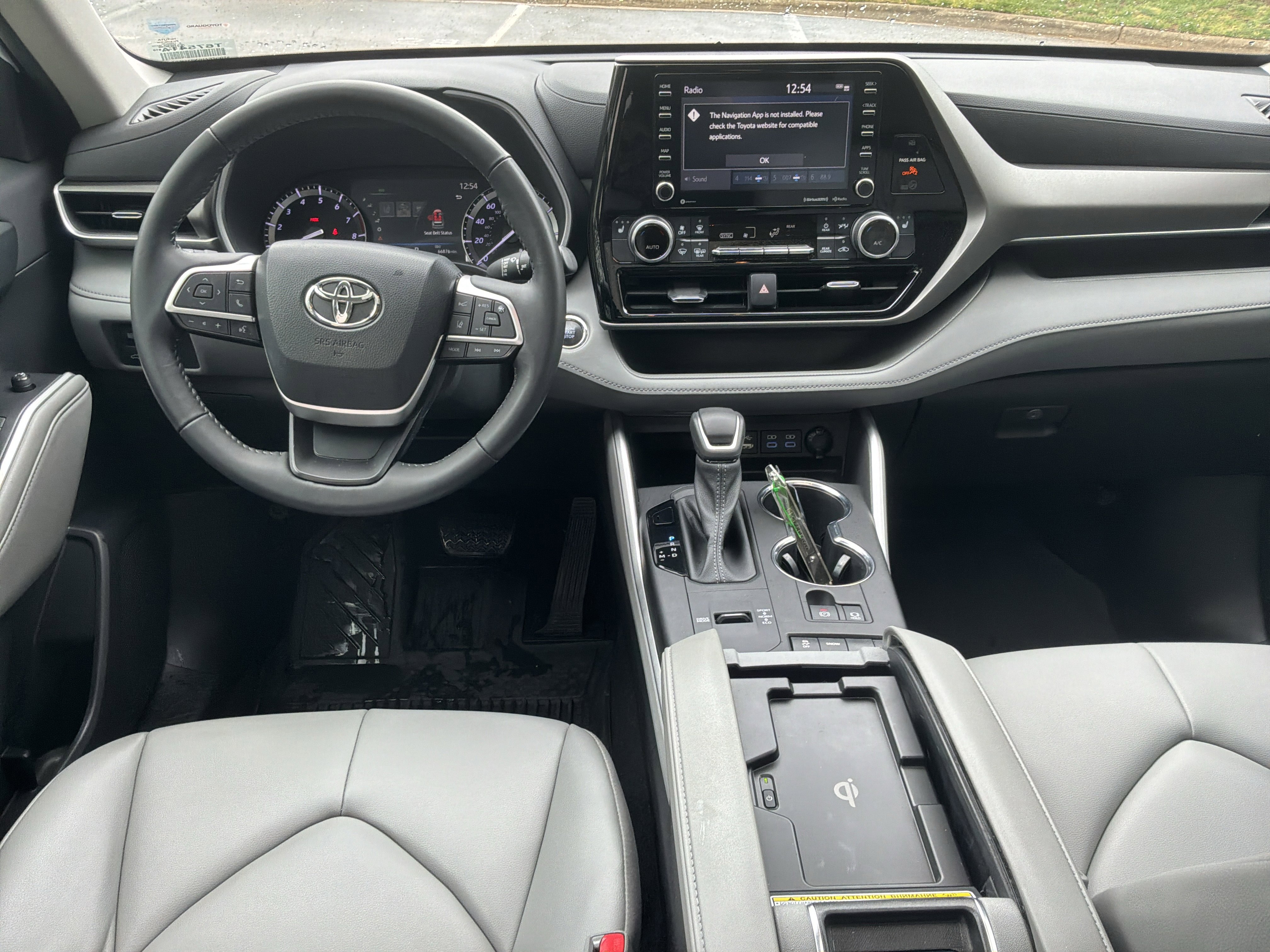 Used 2022 Toyota Highlander XLE FWD image 29