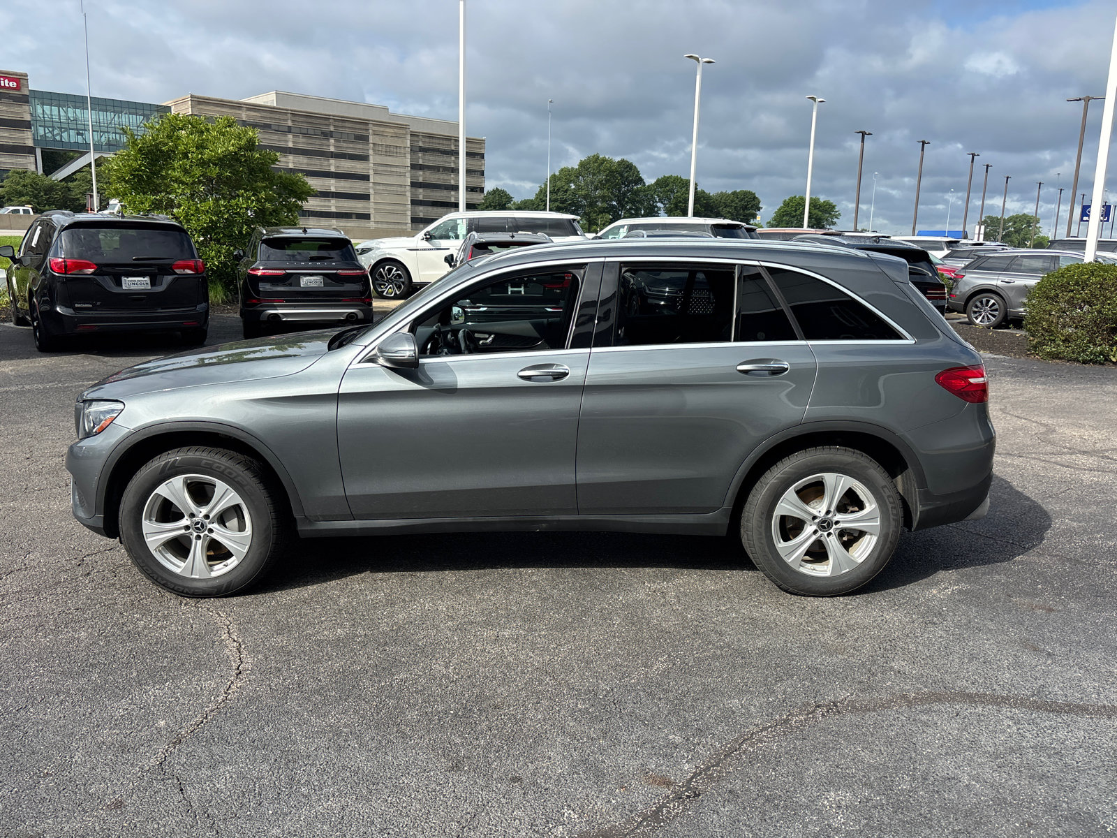 Used 2018 Mercedes-Benz GLC 300 4MATIC image 4