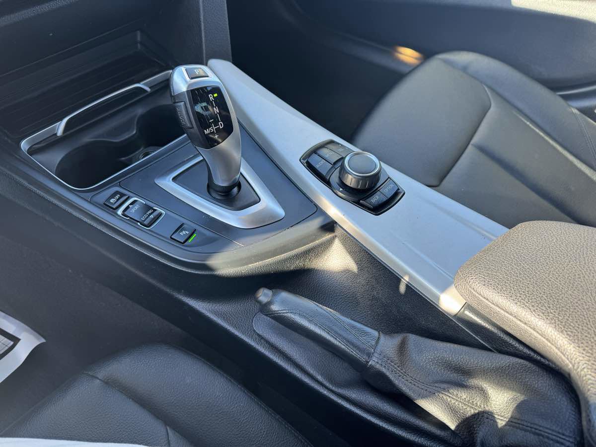 Used 2016 BMW 320i Sedan RWD image 33