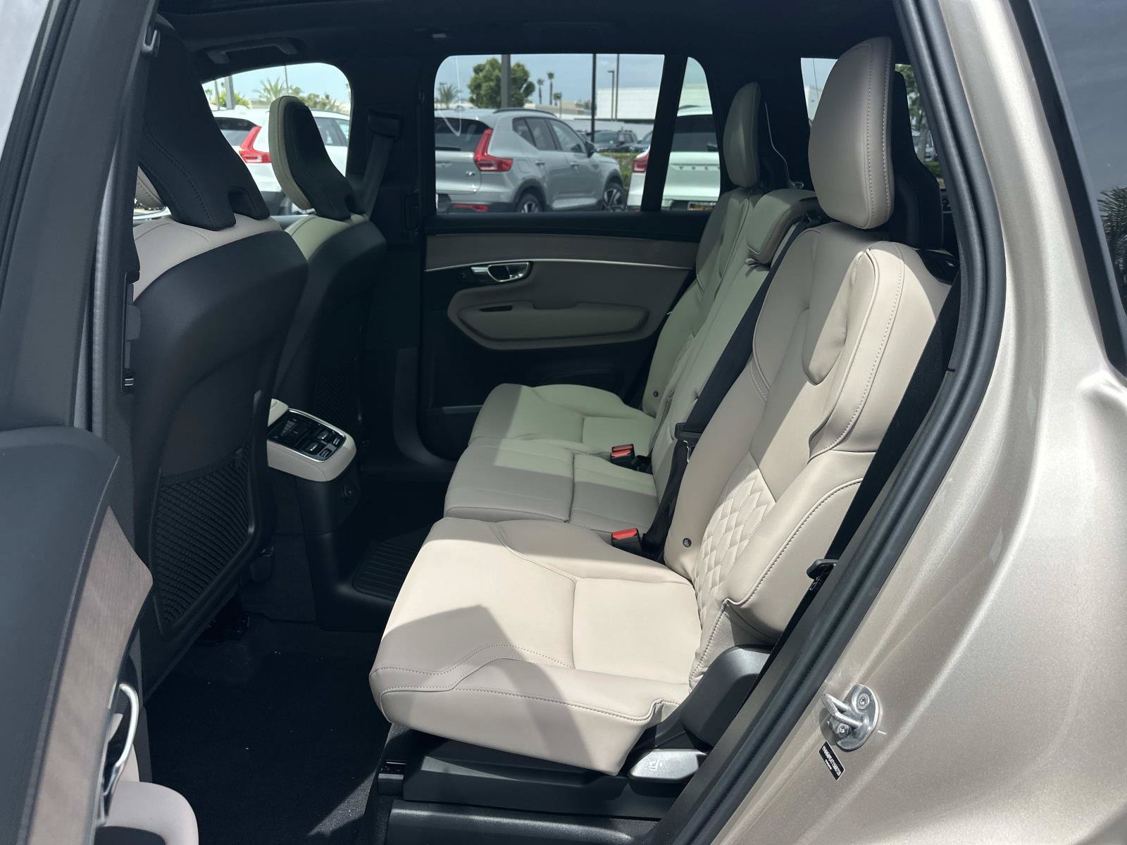 New 2026 Volvo XC90 T8 Plus w/ Protection Package Premier AWD/4WD image 17